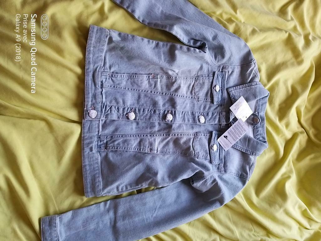 NEUF. Veste en jeans. jeans- 146-152., Enlèvement ou Envoi, Neuf, Fille, Pull ou Veste