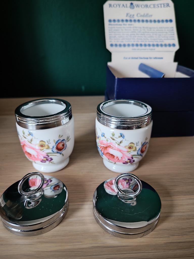 Royal Worcester eierkokers in porselein Vintage 1970, Antiek en Kunst, Verzenden