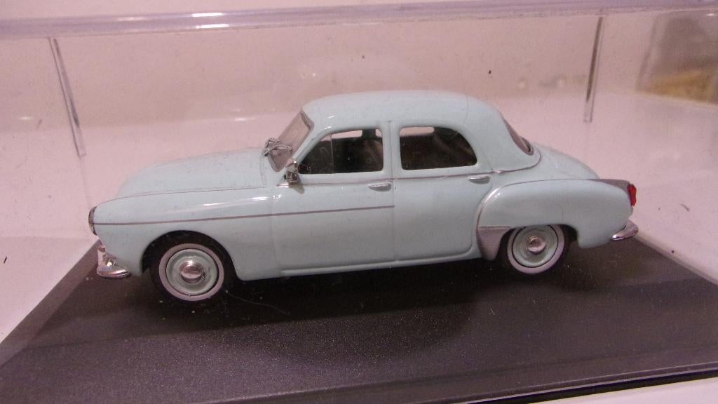 RENAULT FREGATE 4P.NOREV 1/43 COMME NEUVE en VITRINE., Enlèvement ou Envoi, Comme neuf, Voiture, Norev