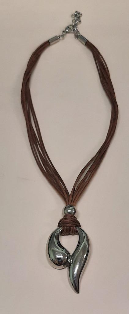 Halsketting met hanger, Gebruikt, Ophalen of Verzenden, Zilver, Overige materialen
