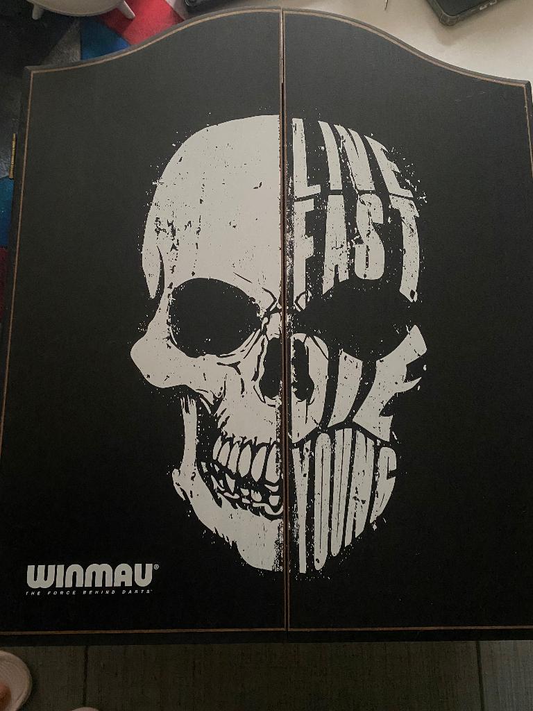 Dartskast Winmau, Sport en Fitness, Ophalen of Verzenden, Zo goed als nieuw