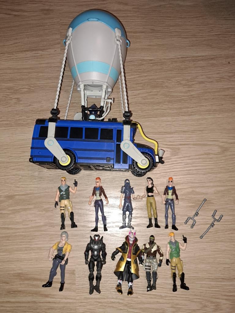 Fortnite Battle Bus + figuren, Ophalen of Verzenden, Zo goed als nieuw