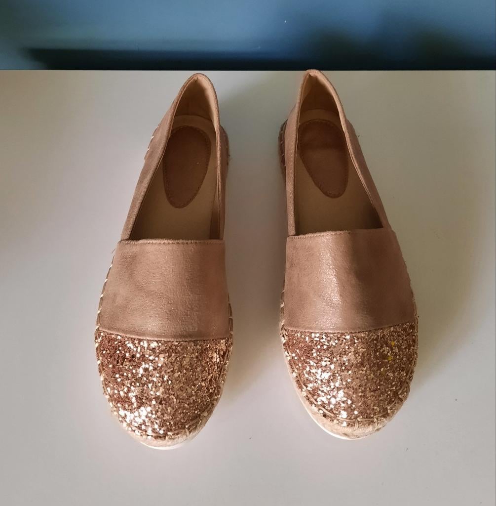 NIEUWE mocassin instappers "36", Kleding | Dames, Nieuw, Ophalen of Verzenden, Instappers, Beige