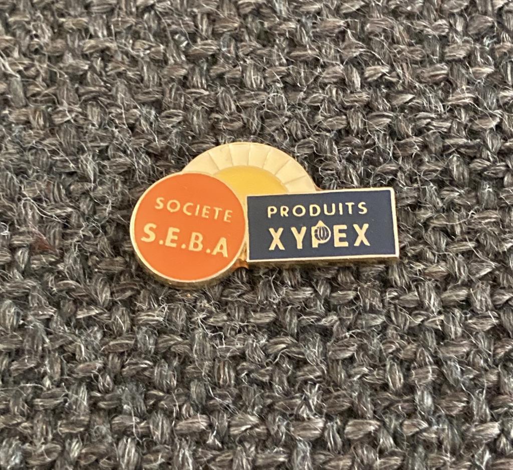 PIN - SOCIETE SEBA - PRODUITS XYPEX, Verzenden, Gebruikt, Overige onderwerpen, Speldje of Pin