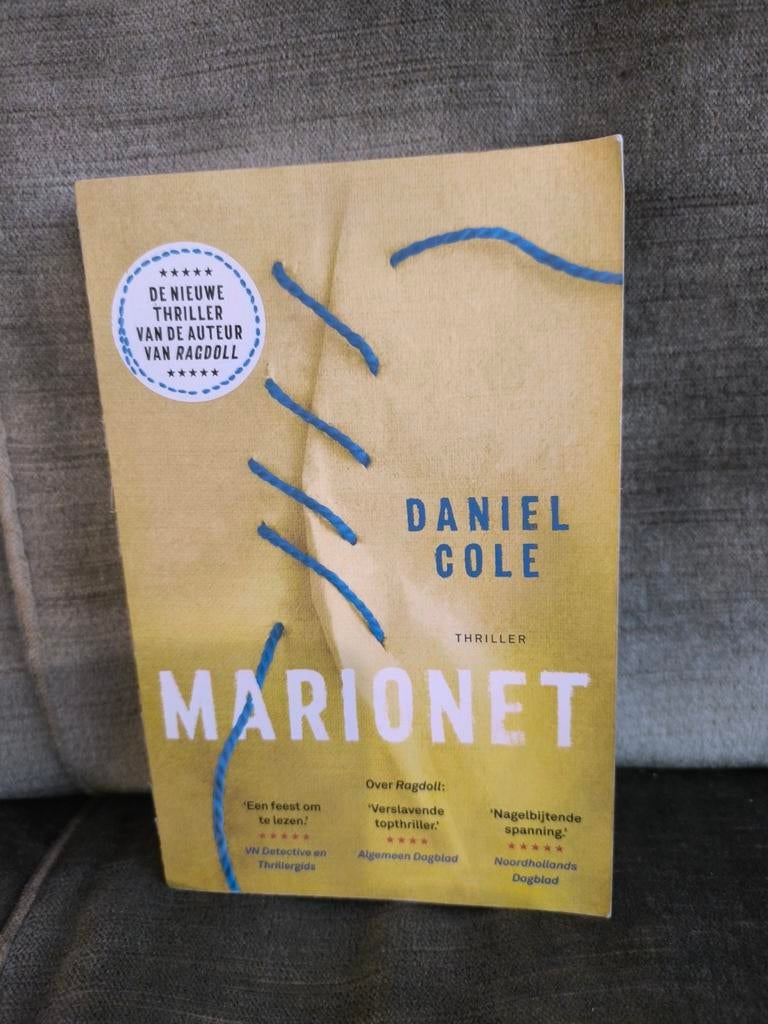 Marionet.     (Daniel Cole), Boeken, Ophalen, Zo goed als nieuw, Daniel Cole
