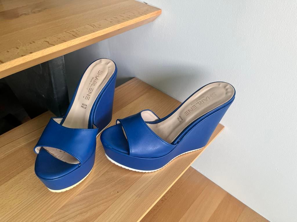 Blauwe muiltjes, schoenmaat 38, helemaal van leer., Ophalen, Blauw, Sandalen of Muiltjes, Zo goed als nieuw