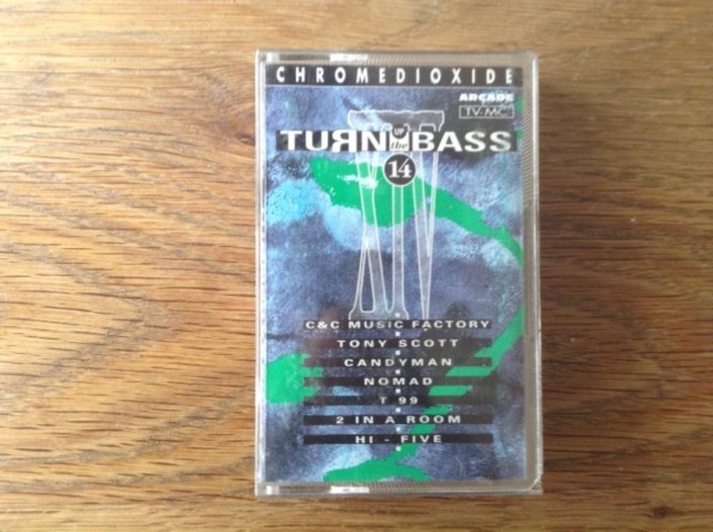 muziekcassette turn up the bass, Ophalen of Verzenden, Overige genres, 1 bandje, Origineel