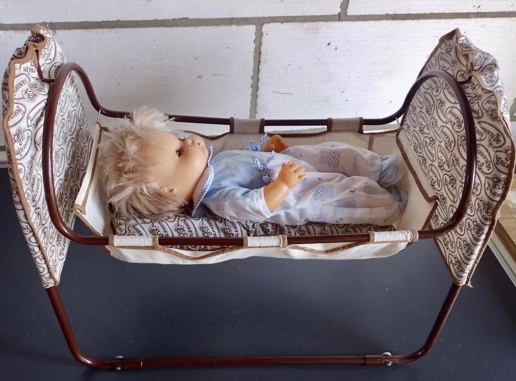 Wiegje met pop, Ophalen of Verzenden, Gebruikt