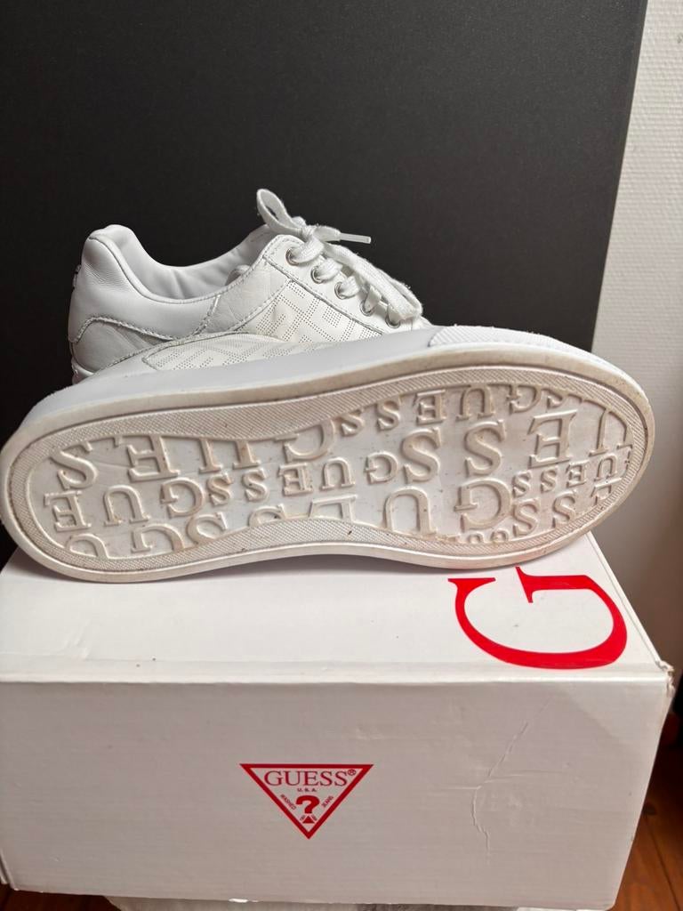 Basket guess taille 38, Enlèvement ou Envoi, Comme neuf