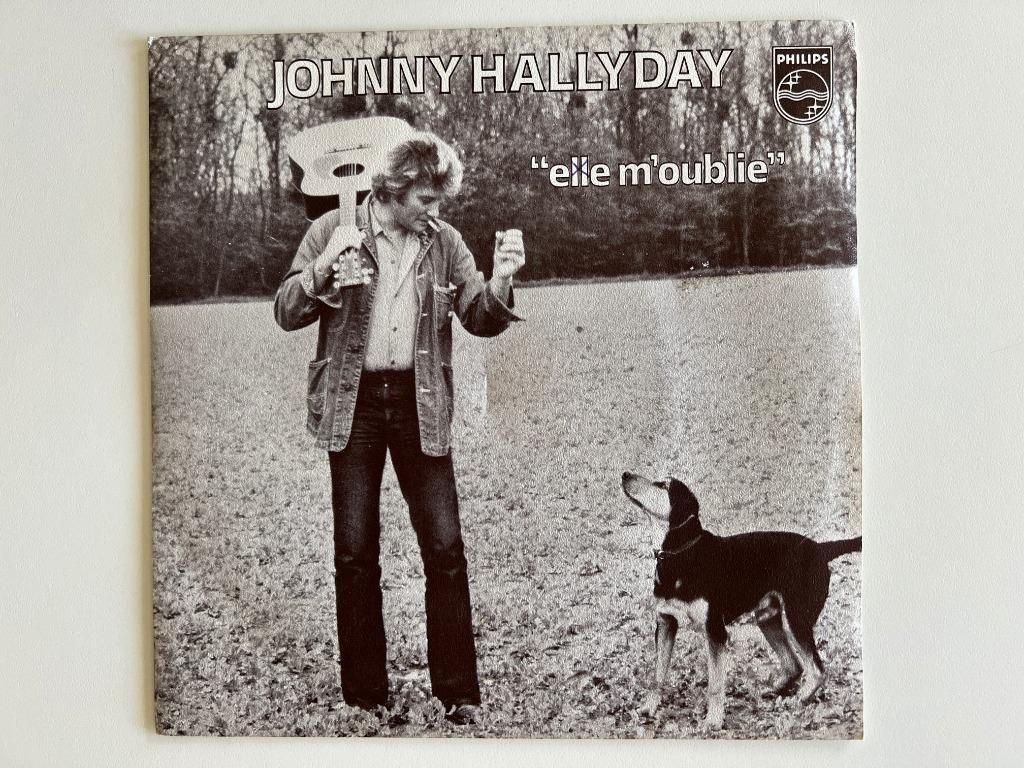 Vinyle 45 tours Johnny Hallyday Elle m'oublie, Enlèvement ou Envoi, Utilisé, Pop rock