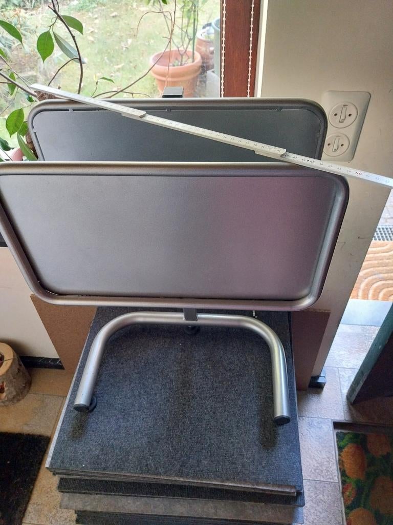 CPU standaard op voet, rvs staal, Ophalen of Verzenden, Zo goed als nieuw