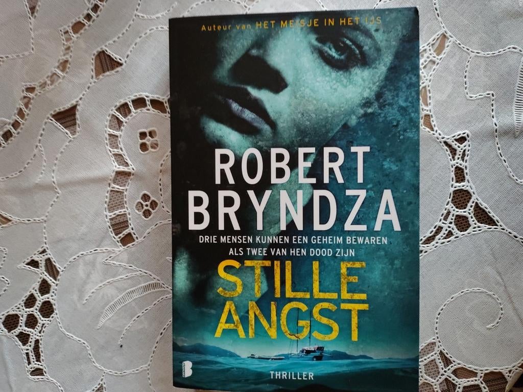 Robert Bryndza - Stille angst, Ophalen of Verzenden, Nieuw, Robert Bryndza