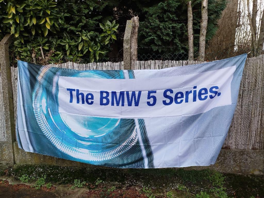Drapeau publicitaire BMW, Enlèvement