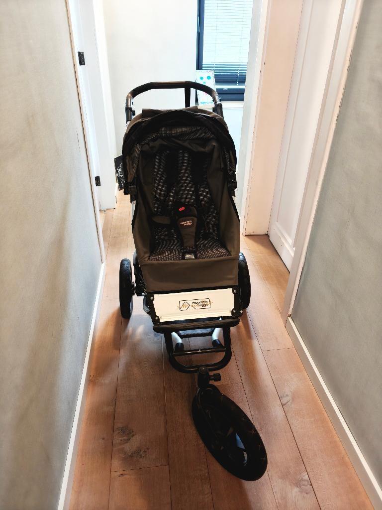 Mountain buggy urban jungle kinderwagen reiswieg, Autres marques, Pneus, Enlèvement, Utilisé