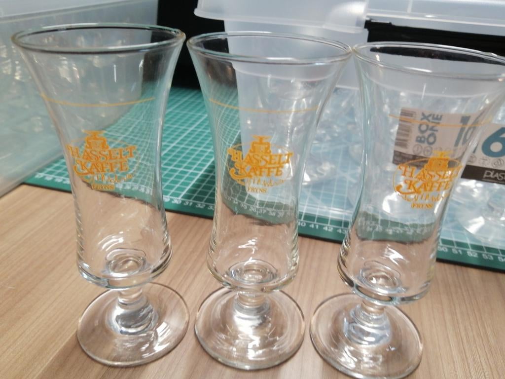3 stuks Hasselt Kaffe glazen, Ophalen, Zo goed als nieuw