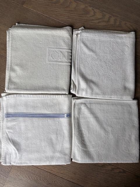4 douche/badhanddoeken, Ophalen of Verzenden, Zo goed als nieuw, Wit, Handdoek