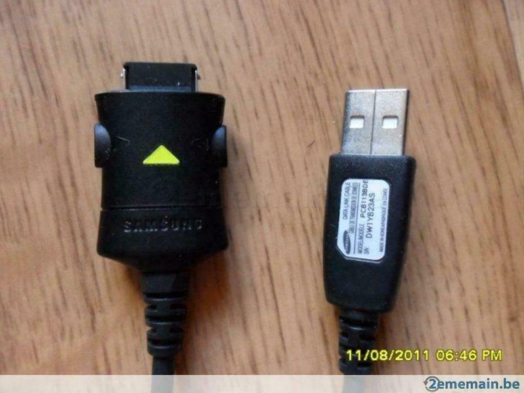 câble usb samsung modèle : pcb113bde, Télécoms, Enlèvement ou Envoi, Comme neuf, Fil ou câble, Samsung