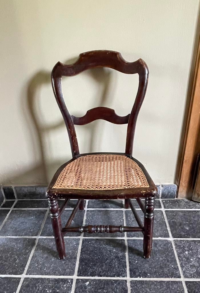 Petite chaise basse ancienne, Enlèvement