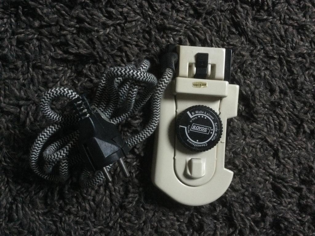 Reisstrijkijzer, Elektronische apparatuur, Ophalen of Verzenden, Zo goed als nieuw, Strijkijzer met snoer