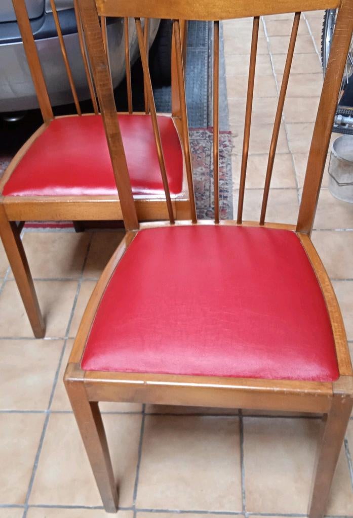 2 chaises anciennes, assise en cuir, aucun dommage, Enlèvement