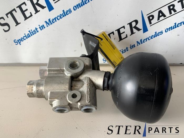 Niveauregelaar ventiel van een Mercedes SL, Gebruikt, -, Ophalen of Verzenden, -