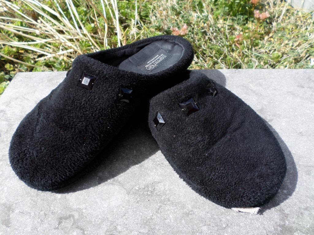 Pantoufles noires Esprit enfant fille avec diamants 36, Vêtements | Hommes, Chaussures, Enlèvement ou Envoi, Esprit, Pantoufles