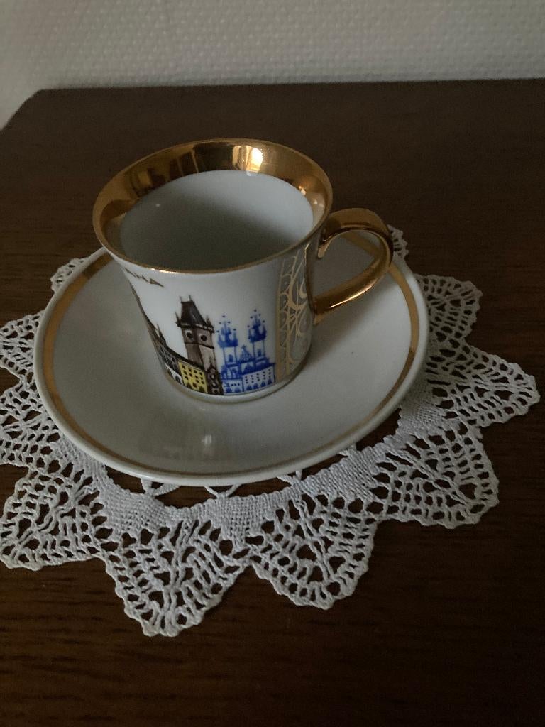 petite tasse à thé ancienne avec assiette "Praha", Enlèvement ou Envoi