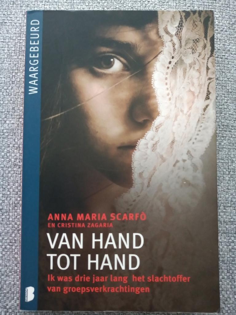 Anna Maria Scarfò - Van hand tot hand, Anna Maria Scarfò; Cristina Zagaria, Ophalen of Verzenden, Zo goed als nieuw