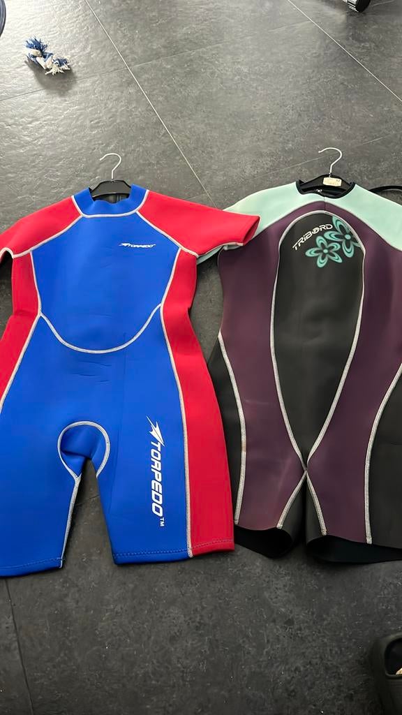 Lot de 2 combinaisons nautique Tribord et Torpédo, bon état, Sports nautiques & Bateaux, Enlèvement ou Envoi, Comme neuf