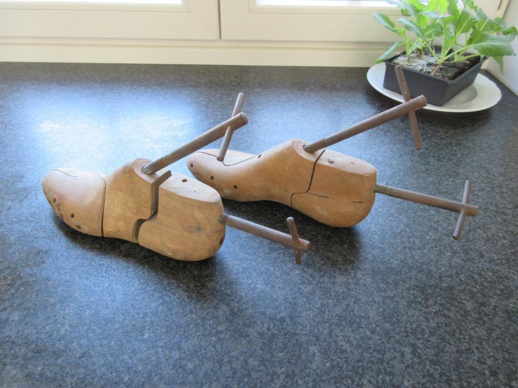 Paire de très anciennes bottines en bois vintage, Enlèvement