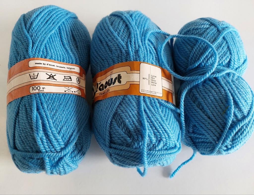 3 pelotes de laine 95% 100 gr couleur bleu, Hobby & Loisirs créatifs, Tricot & Crochet, Enlèvement, Neuf