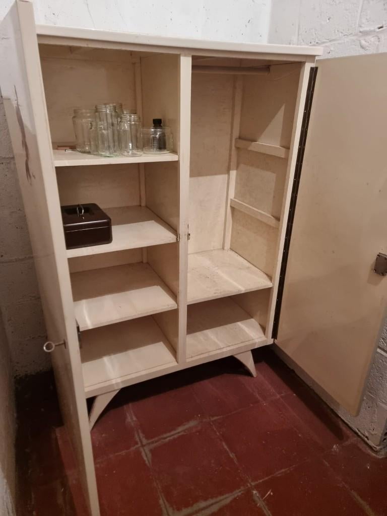 Oude vintage kinderkleerkast wit, Ophalen