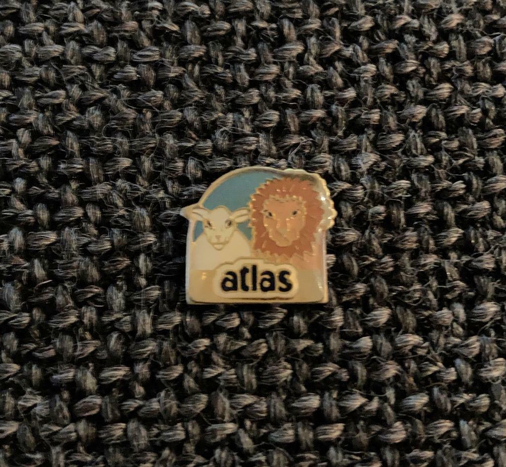 PIN - ATLAS - LION - SHEEP - LEEUW - SCHAAP - HENKEL, Envoi, Utilisé, Autres sujets/thèmes, Insigne ou Pin's