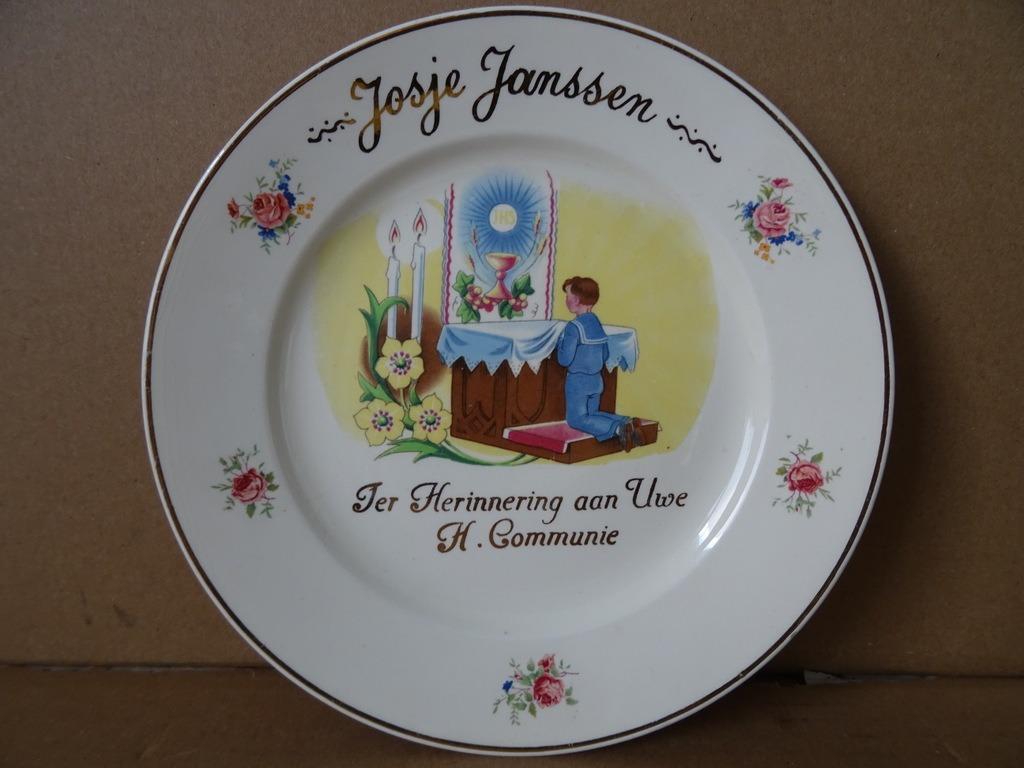 Plaque de communion antique Société Céramique Maestricht, Antiquités & Art, Antiquités | Céramique & Poterie, Enlèvement ou Envoi