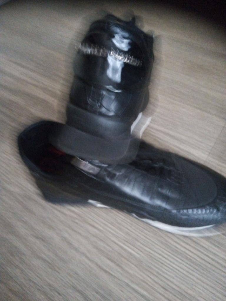 Chaussures Louboutin, Ophalen, Zo goed als nieuw