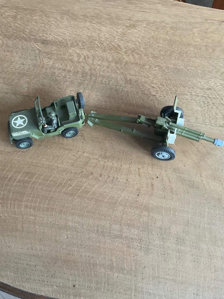 Dinky toys Jeep US et obusier de 105 mm, Enlèvement ou Envoi, Comme neuf, Bus ou Camion, Dinky Toys