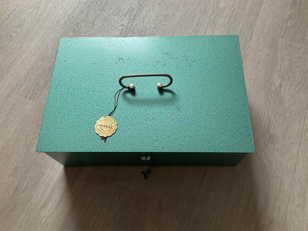 Vintage metalen geldkoffer, Ophalen