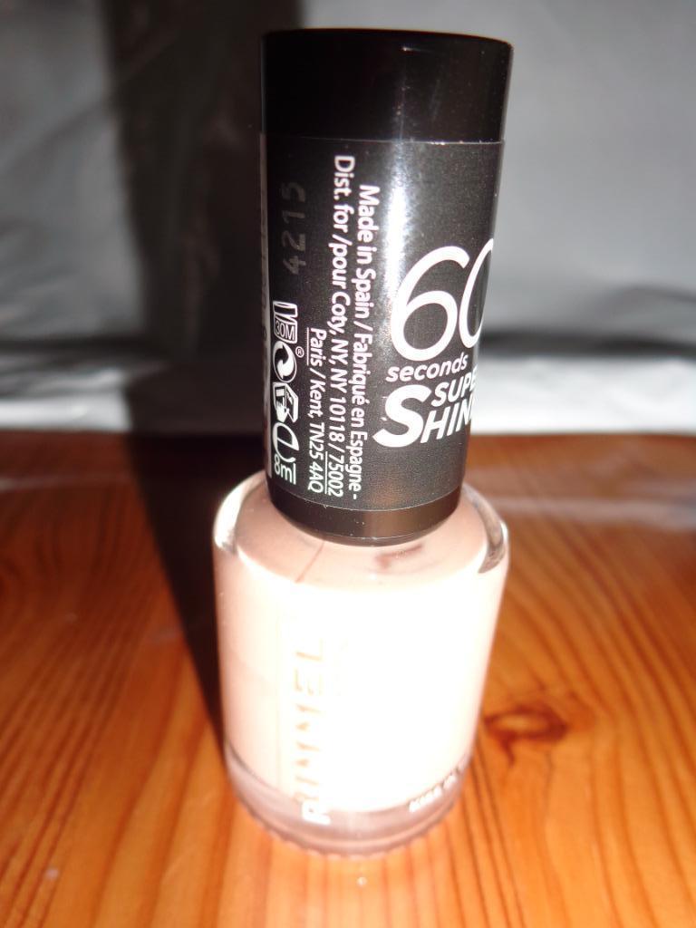 vernis à ongles RIMMEL beige clair - 8 ml, Neuf, Maquillage, Enlèvement ou Envoi, Beige