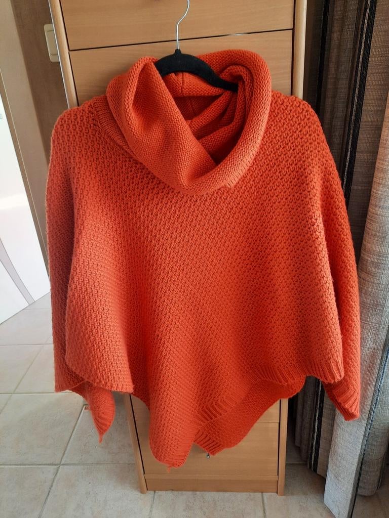 Gebreide poncho, nooit gedragen, Ophalen of Verzenden