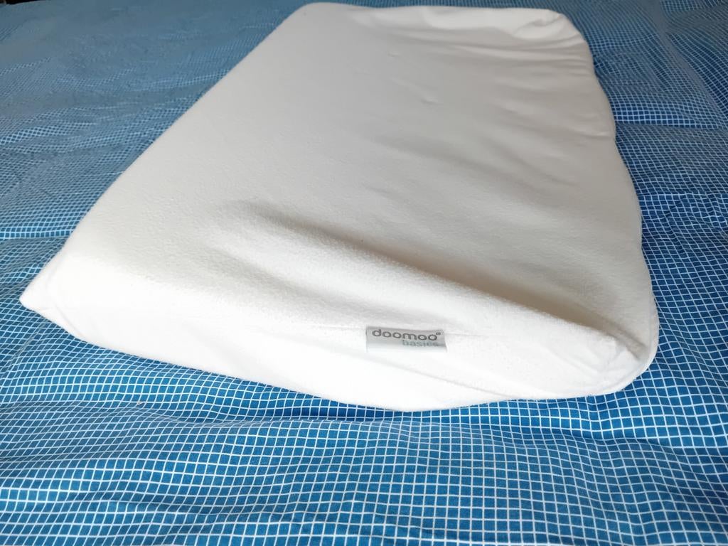 Doomoo driehoekskussen voor baby's (anti reflux), Kinderen en Baby's, Ophalen, Gebruikt