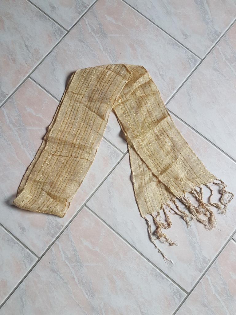 Foulard doré, Kleding | Dames, Maat 38/40 (M), Autre, Ophalen of Verzenden, Zo goed als nieuw