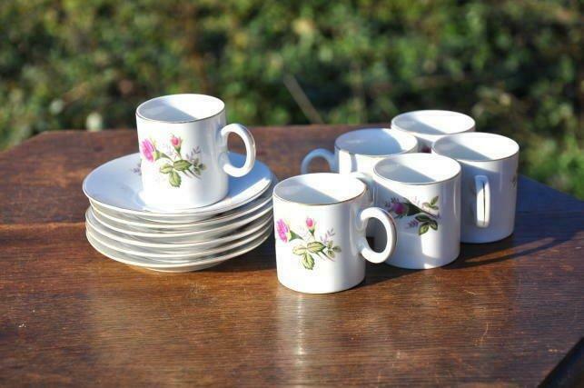 6 tasses a café moka avec 6 sous tasses, Enlèvement ou Envoi, Utilisé, Tasse(s) et/ou soucoupe(s)