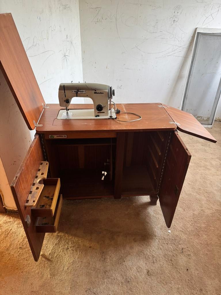 Naaimachine met kast, Enlèvement ou Envoi