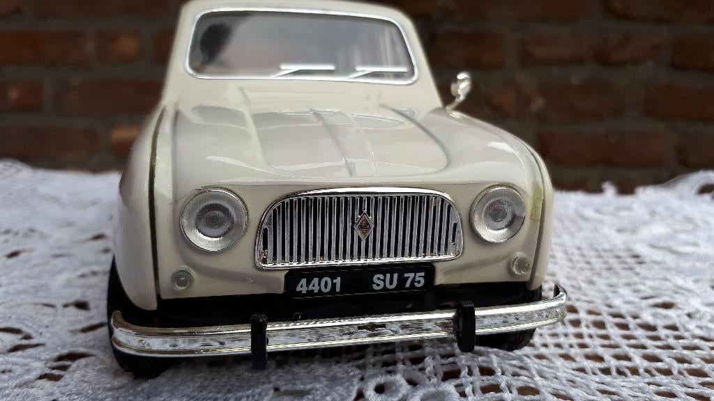renault 4  solido 1/18 neuf, Hobby & Loisirs créatifs, Voitures miniatures | 1:18, Enlèvement ou Envoi, Neuf, Voiture, Solido