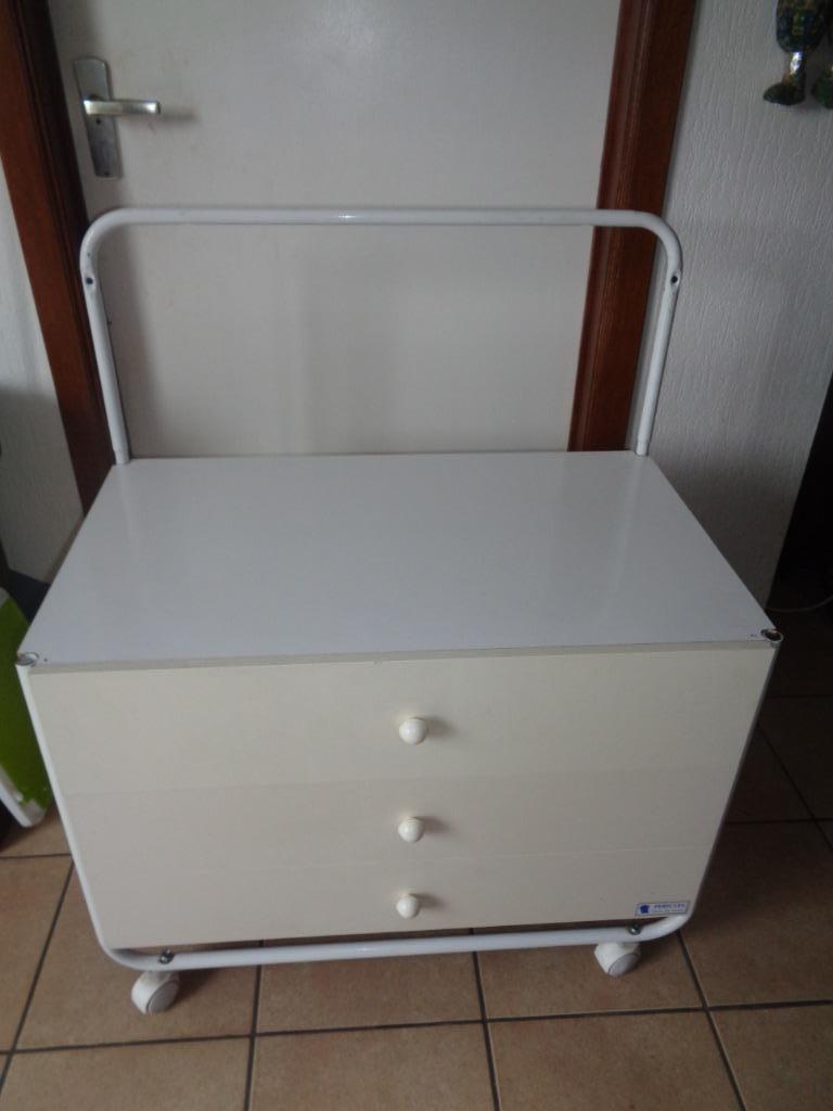 Mobiele Pericles luierkast met steekstang 80 x 47 x 58 cm, Ophalen