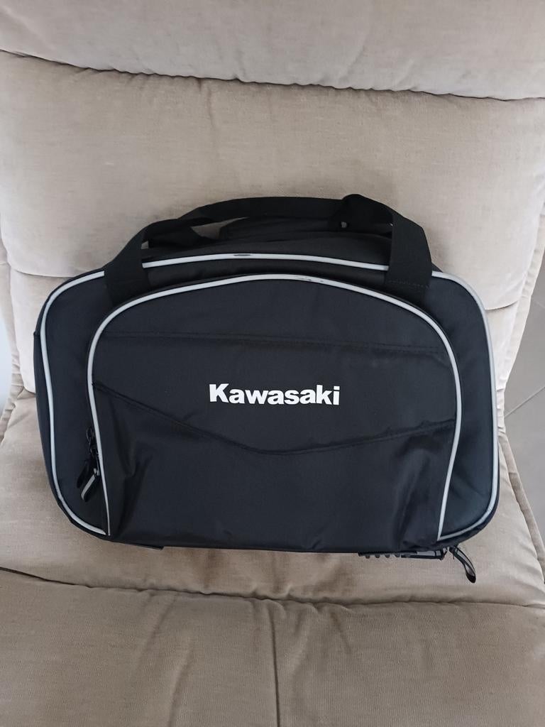 Kawasaki topkoffer tas, Motoren, Ophalen