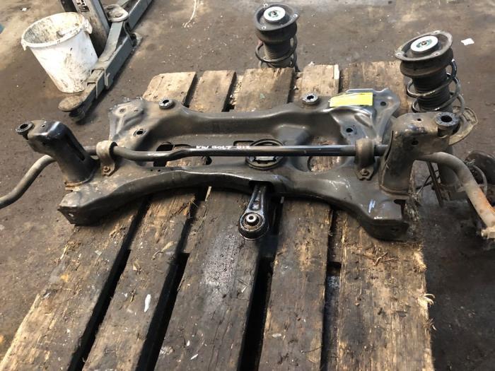 Subframe van een Volkswagen Golf, Gebruikt, -, Volkswagen, -
