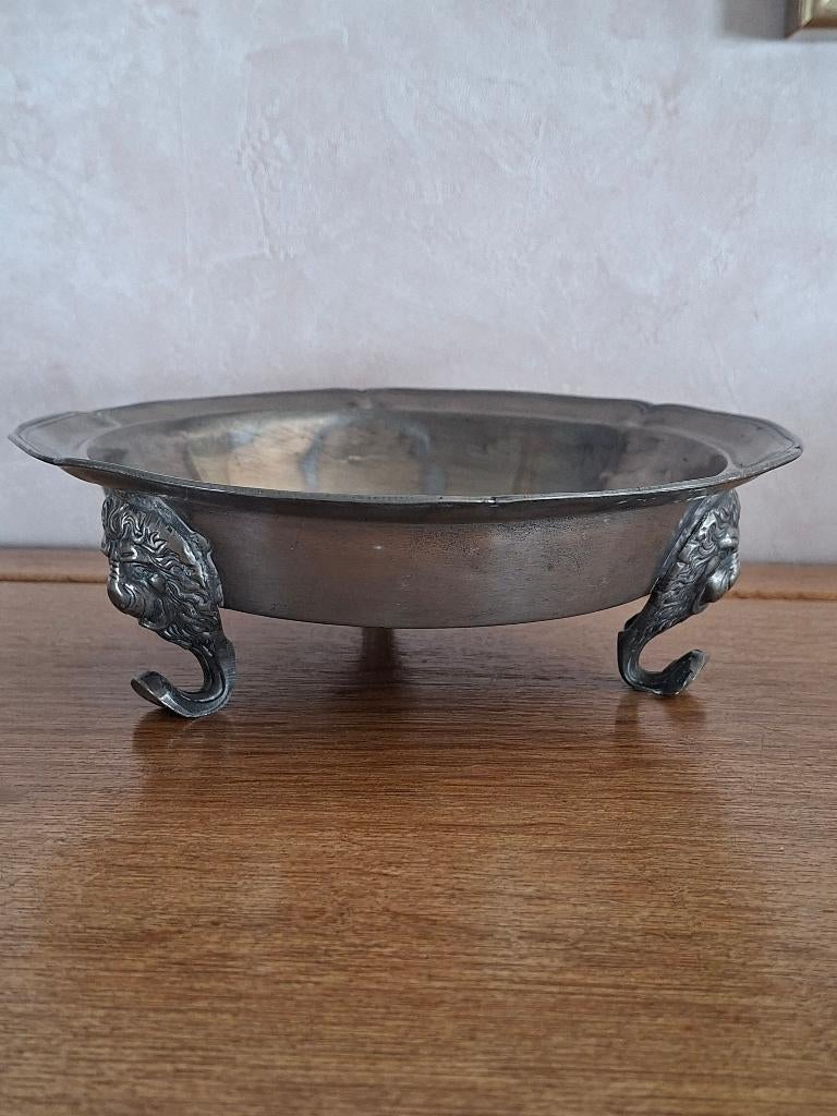 Decoratieve tinne schaal, met dierenkop poten, Antiek en Kunst, Antiek | Tin, Ophalen of Verzenden