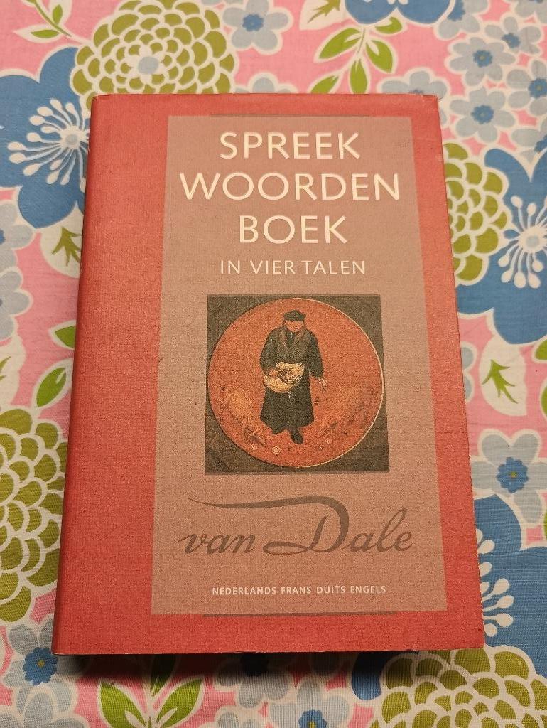 Van Dale spreekwoordenboek in 4 talen, Boeken, Ophalen of Verzenden, Zo goed als nieuw, Van Dale