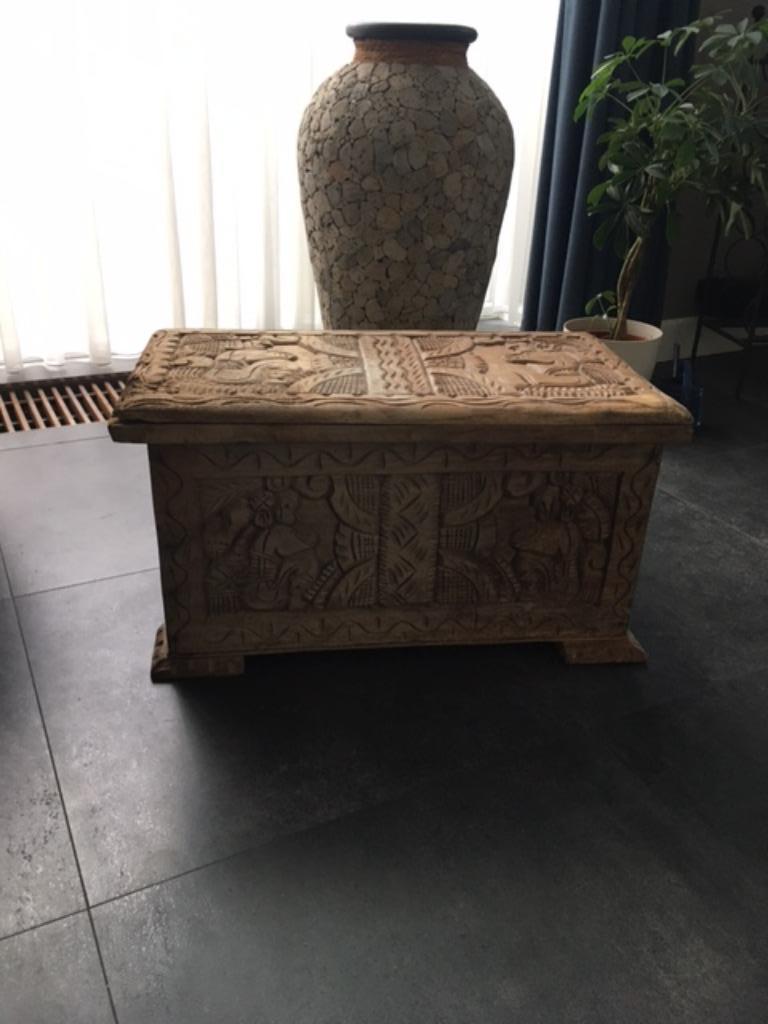 TE KOOP: fraaie handgestoken (boeken)kist, Ophalen